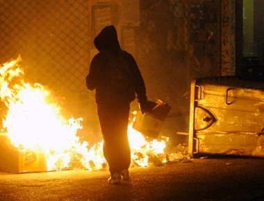 Σοκαριστική ανακοίνωση των αντιεξουσιαστών για την επίθεση στο Α.Τ. Πάτρας: «Δυστυχώς ο μπάτσος απέφυγε τα χειρότερα…»